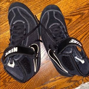 Wrestling shoes